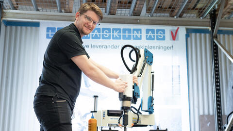 Daglig leder, Ruben Solberg, presenterer maskinen.